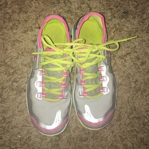 UNDER ARMOUR TENNIS SHOES