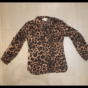 Beautiful new cheetah print Michael Kors blouse. Beautiful new cheetah print Michael Kors blouse.