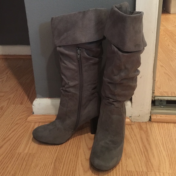 Slouchy Fold Over Grey Heeled Boots size M