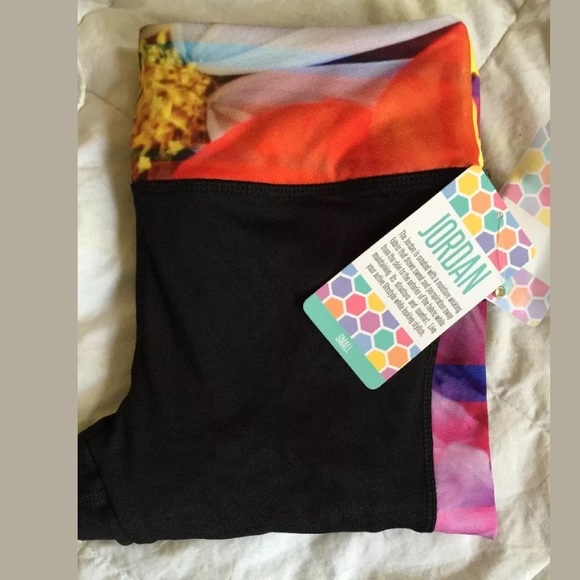 Lularoe Jordan Moisture Wicking Fabric. NWT Small