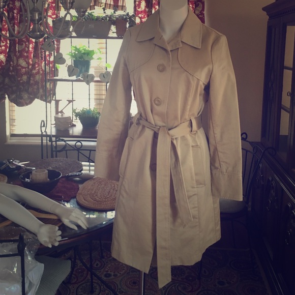 coat for rainy days or to dress up a outfit
