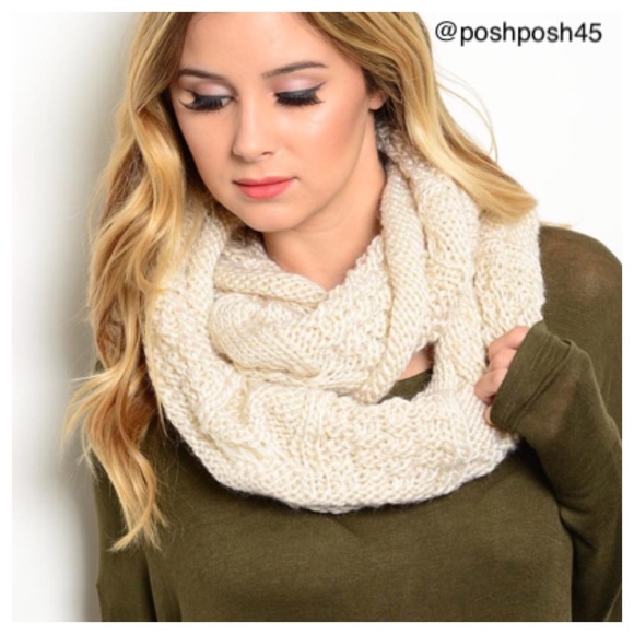 Lee's boutique Accessories - 🚨Final sale🚨 Chunky/Cozy scarf