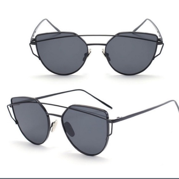 Accessories - ❗️Make An Offer❗️Black on Black Cat Eye Sunglasses