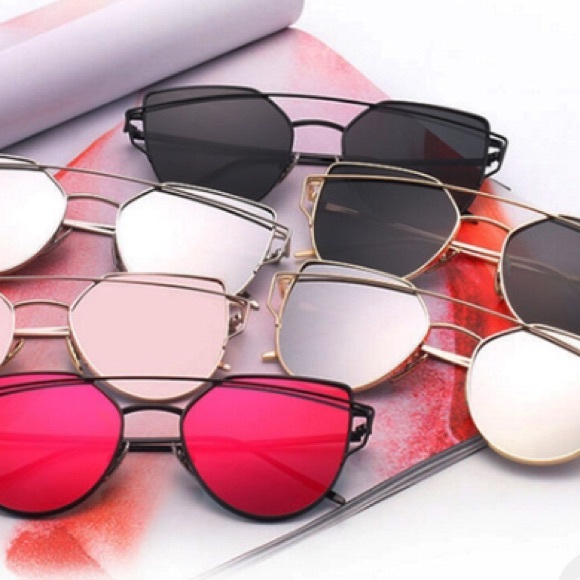 ❗️Make An Offer❗️Black on Black Cat Eye Sunglasses - Picture 2 of 4