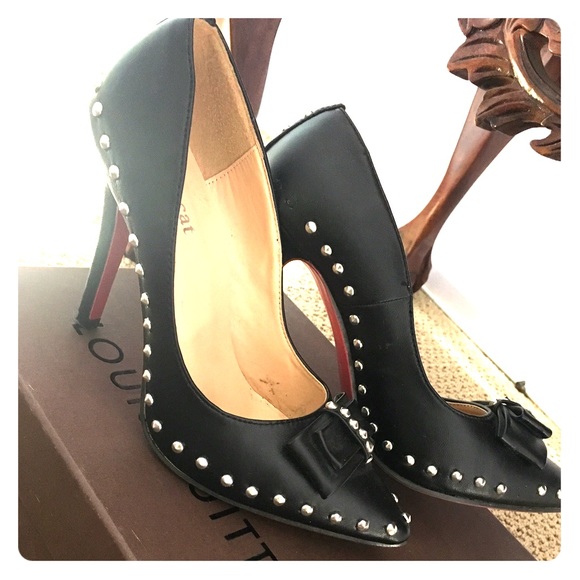 Black stud pumps