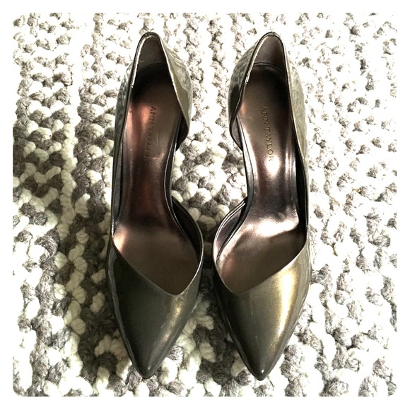 Ann Taylor asymmetrical pumps