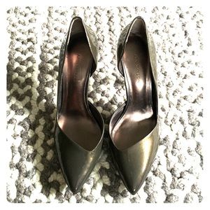 Ann Taylor asymmetrical pumps