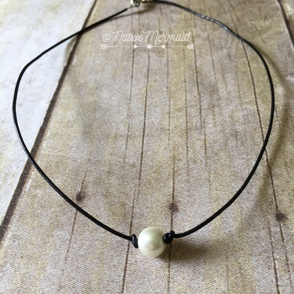 Pearl Leather Choker - Picture 3 of 4