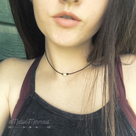 Pearl Leather Choker - Picture 4 of 4