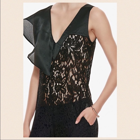 ✨SOLD✨ALEXIS Oscar Lace Ruffle Jumpsuit - Picture 4 of 4