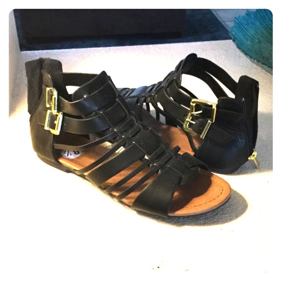Soda Shoes - Black gladiator style sandals.