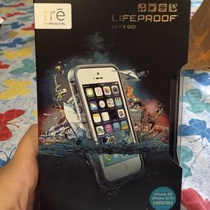 Life proof phone case for an iPhone 5/5s