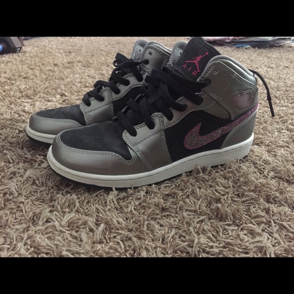 Nike air Jordan's 6Y. 7 women's