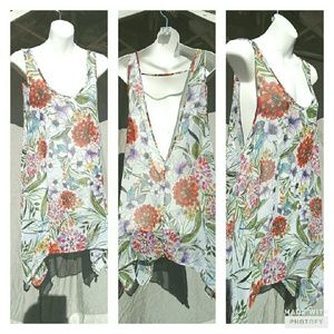 Floral tunic top.