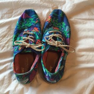 Size 8 Toms