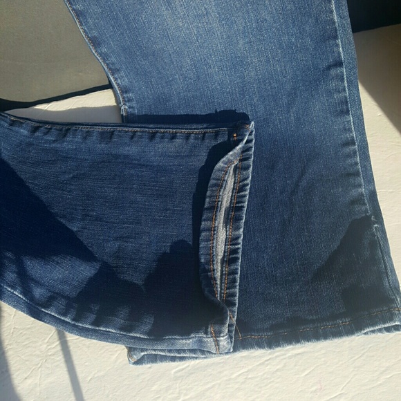 🚫SOLD🚫 Lucky Brand Jeans - Picture 3 of 4