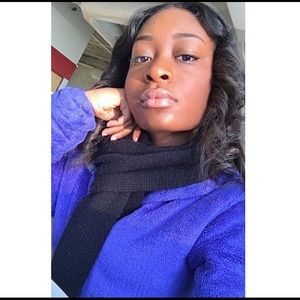 Meet your Posher, Nia