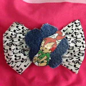 Rockabilly gothic flintstones pebble bow hair clip