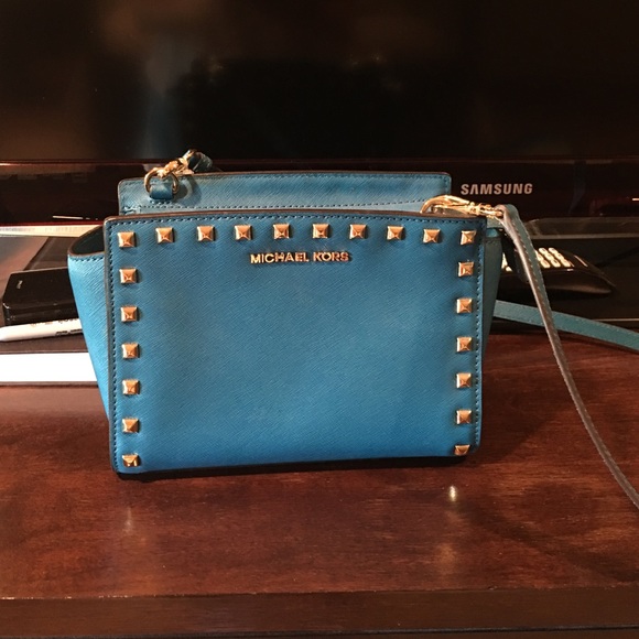 Michael Kors Handbags - Michael Kors Crossbody