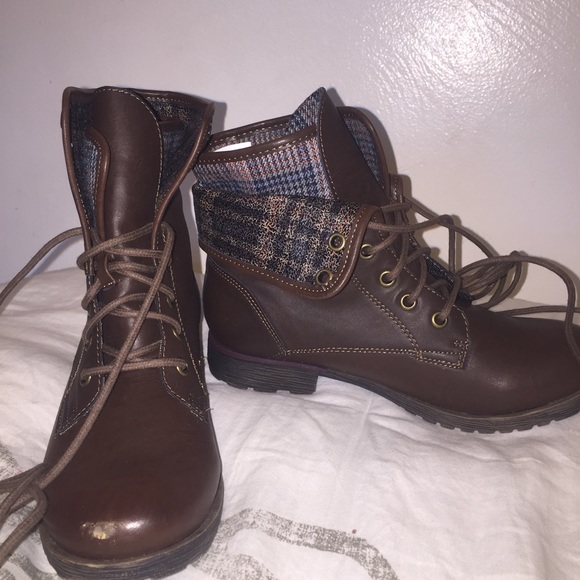 WORN ONCE COMBAT BOOTS
