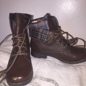 WORN ONCE COMBAT BOOTS