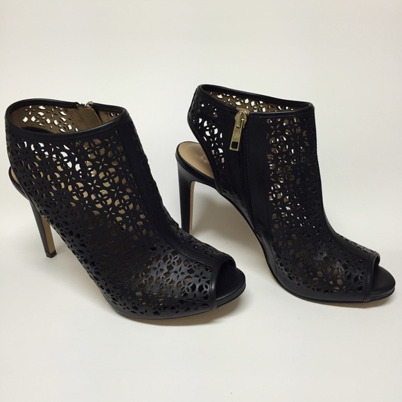 Black heels Ann Taylor Billie Cutout Shoetie