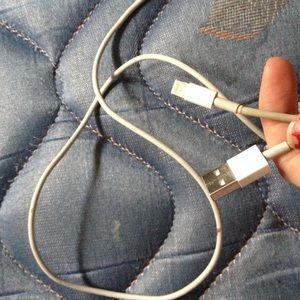 White iPhone 5-6 charger