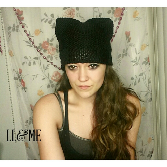🎉HP🎉Black knitted cat ear beanie