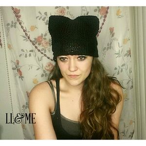 🎉HP🎉Black knitted cat ear beanie