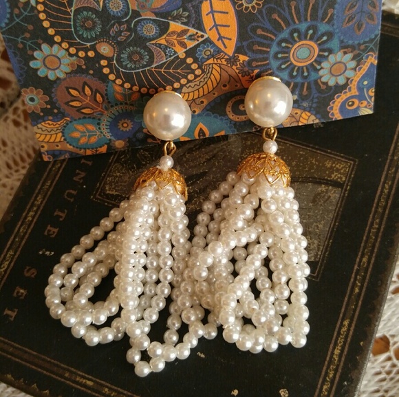 Vintage Jewelry - VTG pearly dangle earrings gold tone bridal