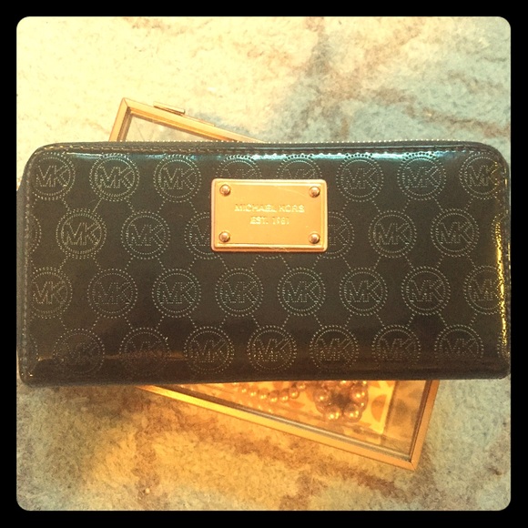 Michael Kors clutch wallet