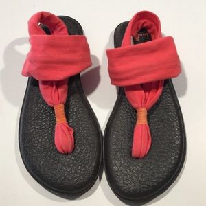 Coral Sanuk Sandals! Size 6 Excellent condition!