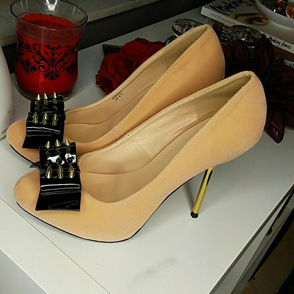 Heels - Picture 2 of 4