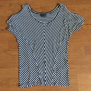 Open Shoulder BEBE shirt with slimming illusion