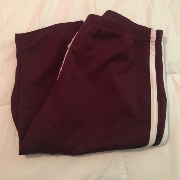 Maroon jogger capris