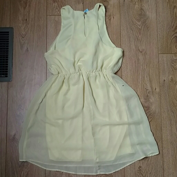 Lightweight yellow sundress - Picture 3 of 4