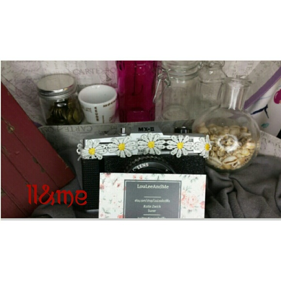 Lace daisy adjustable choker