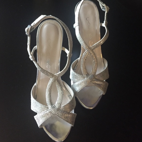 Silver shoes with a platform for added comfort - Picture 1 of 4