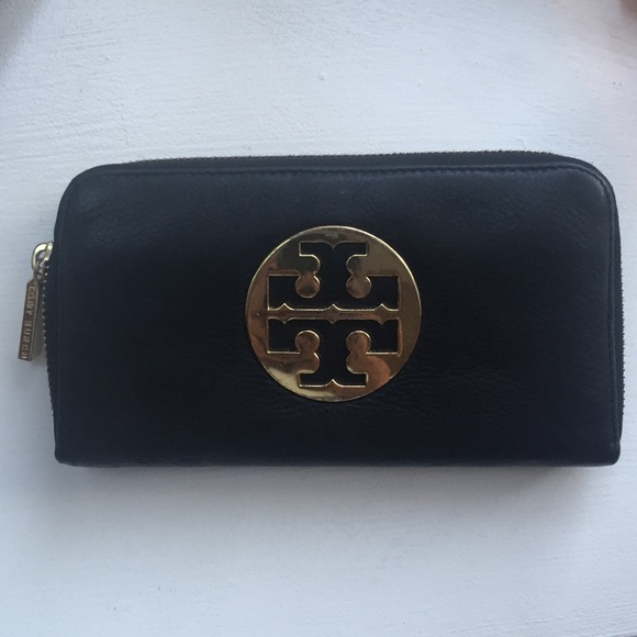 Tory Burch Handbags - Tory Burch black leather wallet with logo