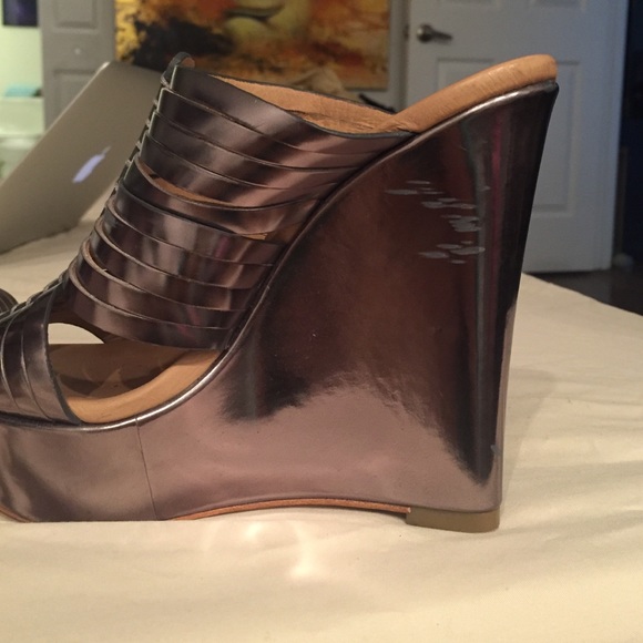 Pewter silver mirror coach wedge - Picture 2 of 2