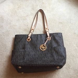 Michael Kors Jet Set bag