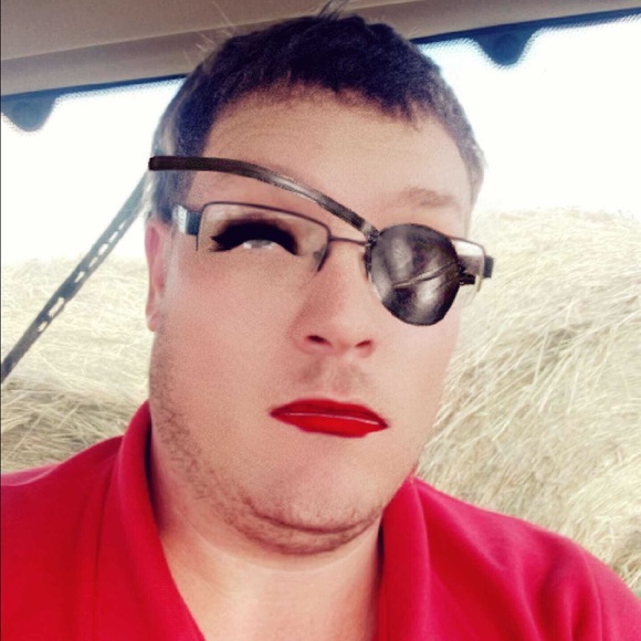 Meet your Posher, Erika - Picture 1 of 1