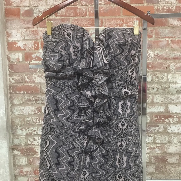 ‼️NWOT‼️ GUESS STRAPLESS DRESS - Picture 2 of 3