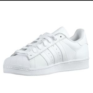 All white super star Adidas 💎