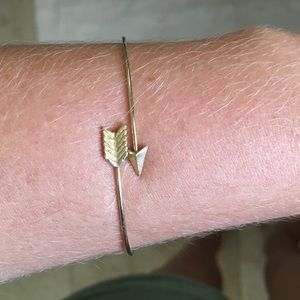 Gold arrow bracelet