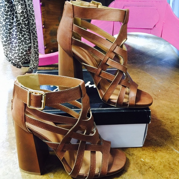 Size 8 strapy heel sandal! Boutique brand