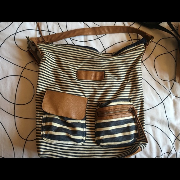 AE striped purse