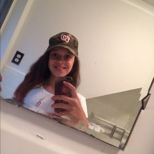 Meet your Posher, Stella