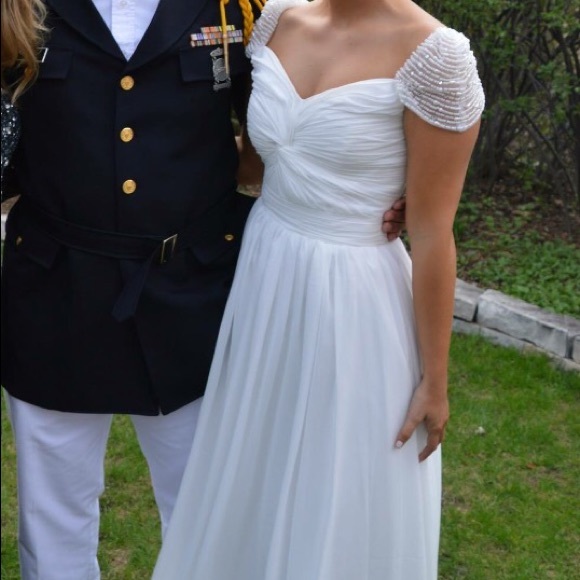 Cap sleeve custom made gown - Picture 3 of 4