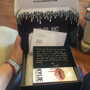 Kylie cosmetic Matte Liquid Lipstick & lip liner